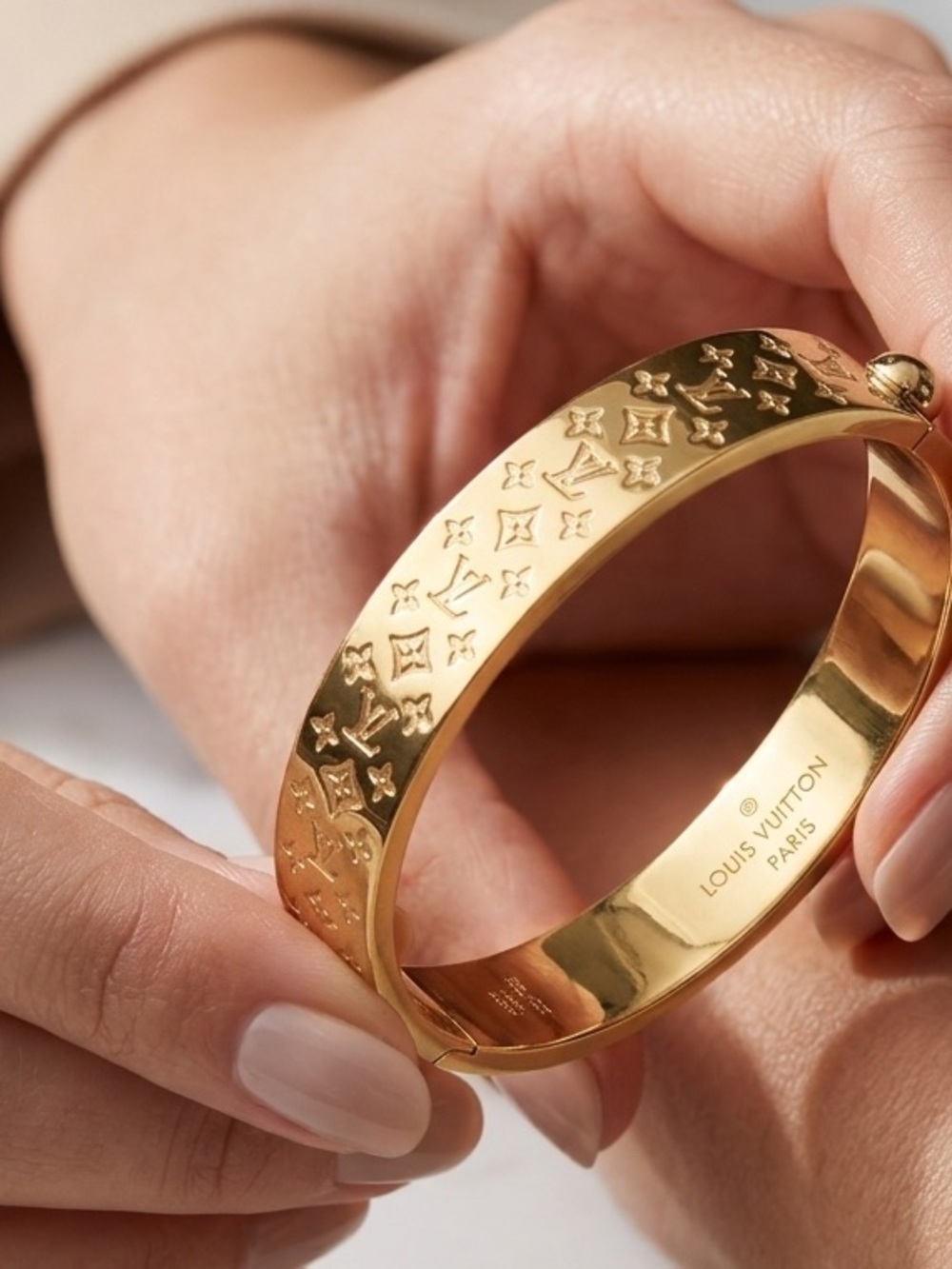 Louis Vuitton Unisex Bangle Bracelet - Picture 4 of 6